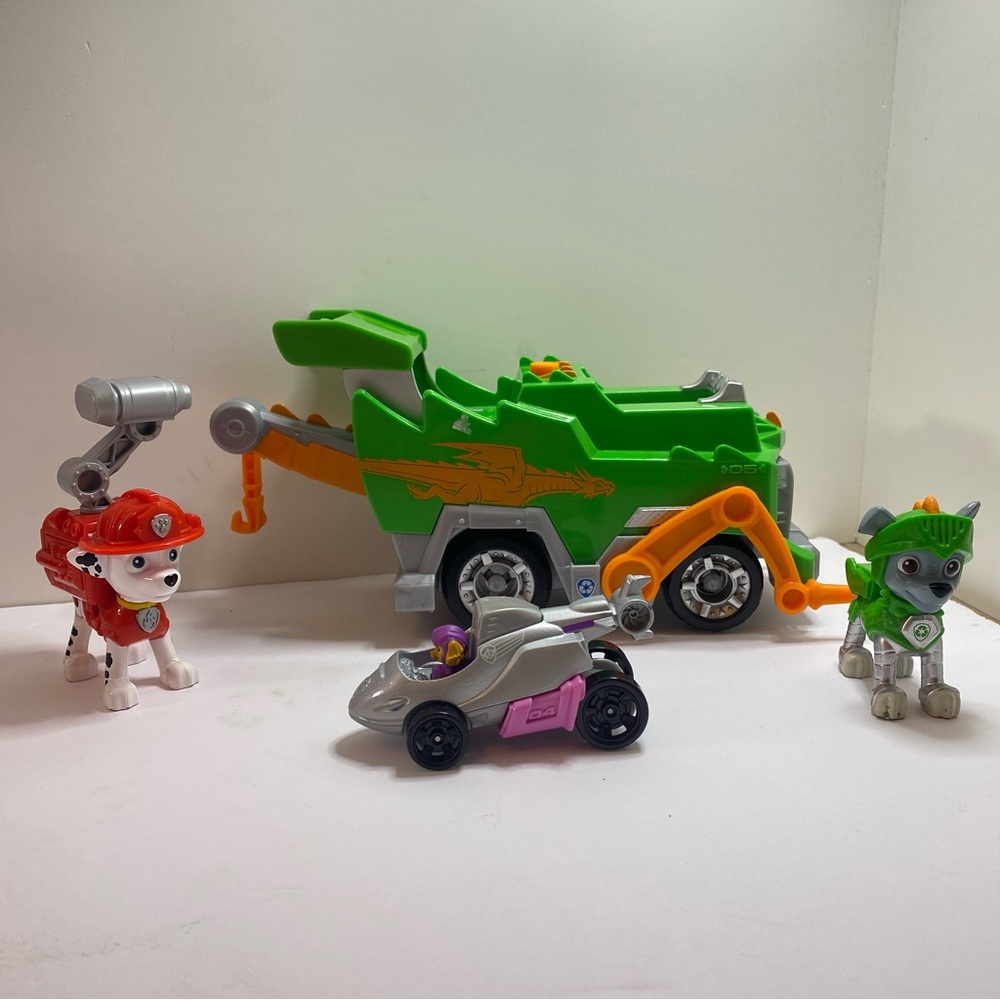 PAW Patrol, Rocky’s Recycle Truck Vehicle with Collectible Figures
